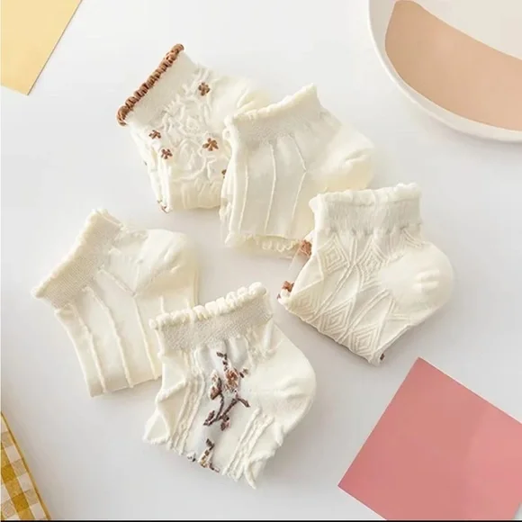 Women’s Floral Lace White Socks 5 Pairs - Picture 3 of 10